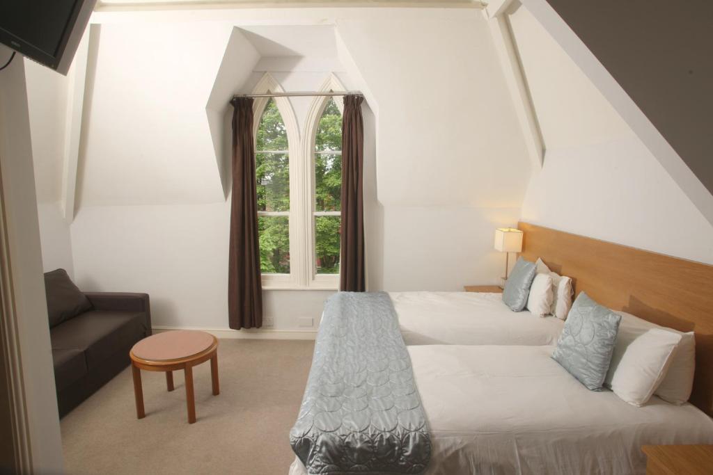 Cliff Lawn Hotel 利兹 外观 照片